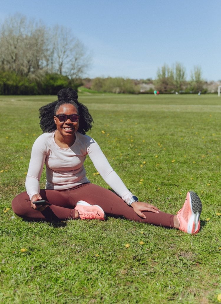 Elle sat on grass in Lululemon outfit and sungod sunglasses