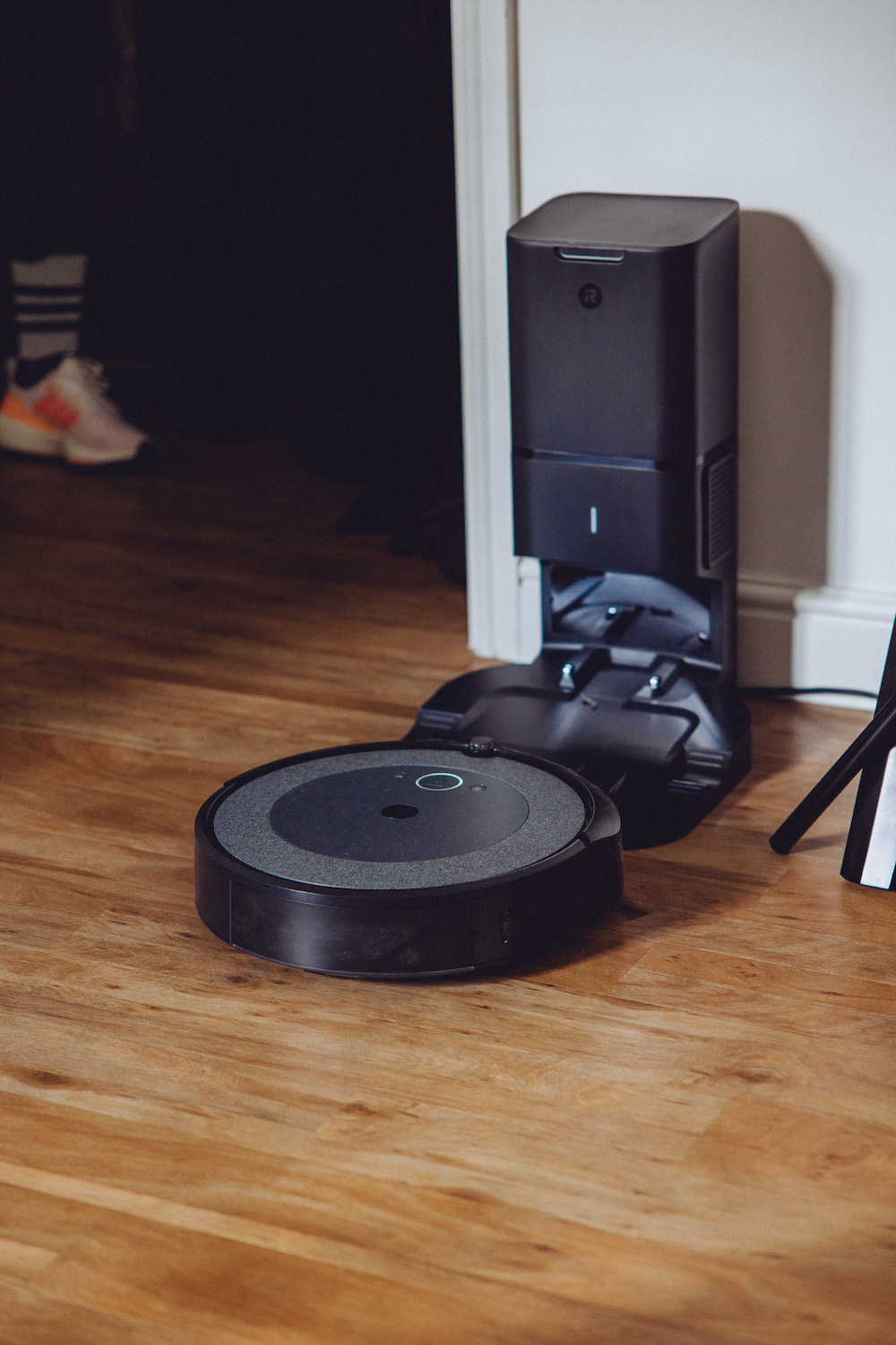 iRobot Roomba i5+ Robot Vacuum Returning to base after cleaning 