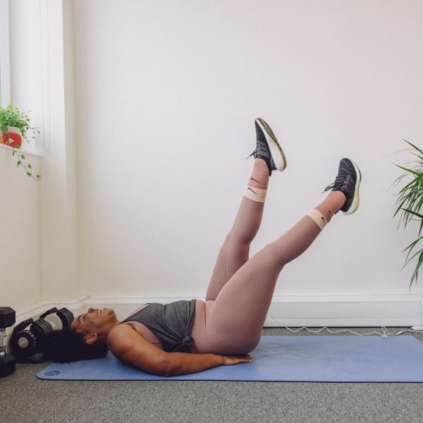 Perfect Form: How To Do Flutter Kicks (Core Exercise)